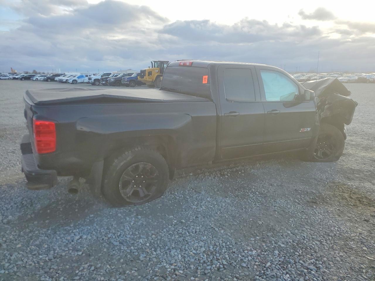 2017 CHEVROLET SILVERADO K1500 LT photo 3