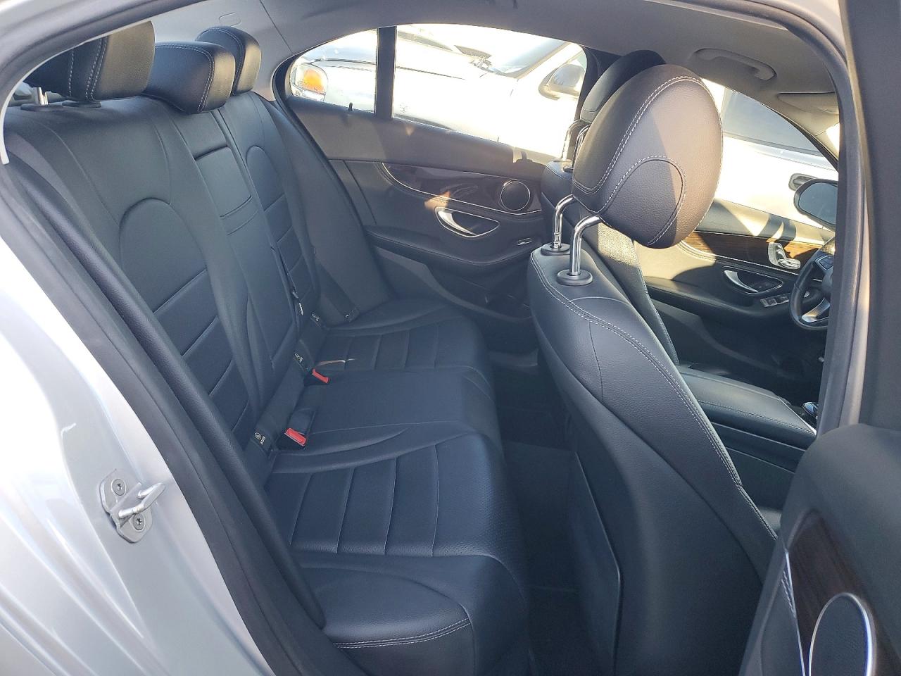 2015 MERCEDES-BENZ C 300 photo 28