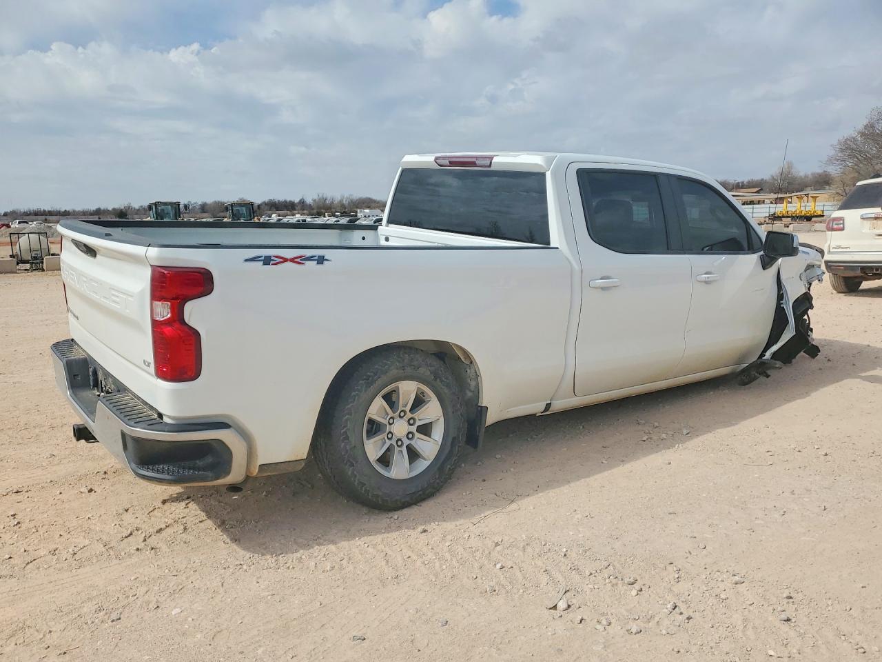 2023 CHEVROLET SILVERADO K1500 LT photo 3
