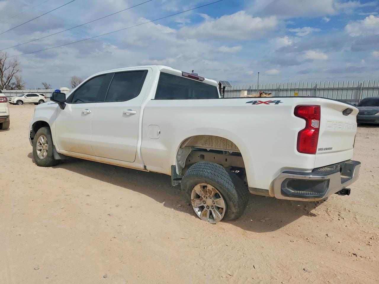 2023 CHEVROLET SILVERADO K1500 LT photo 2