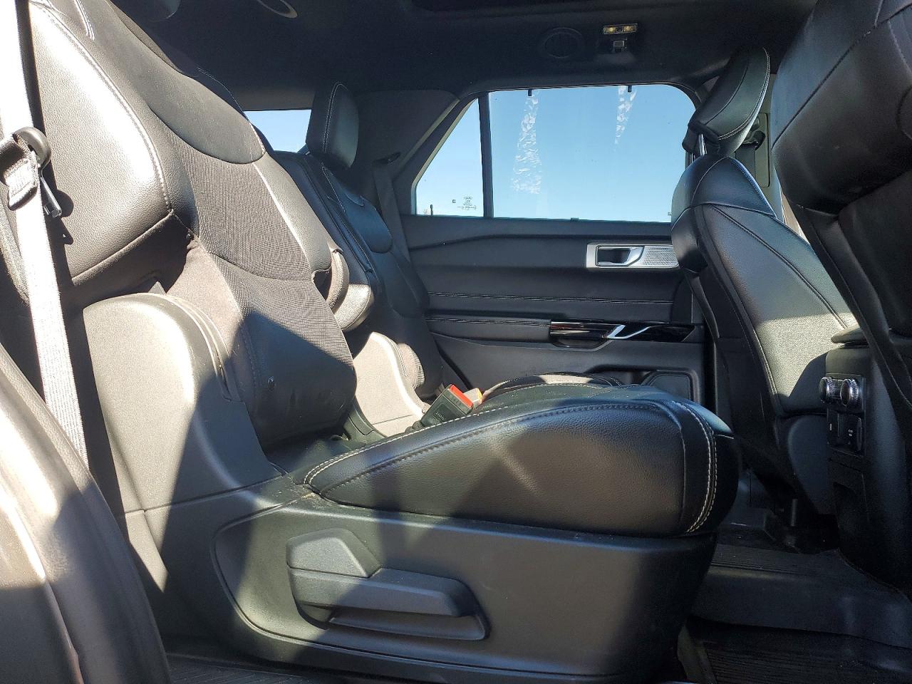 2023 FORD EXPLORER ST photo 21