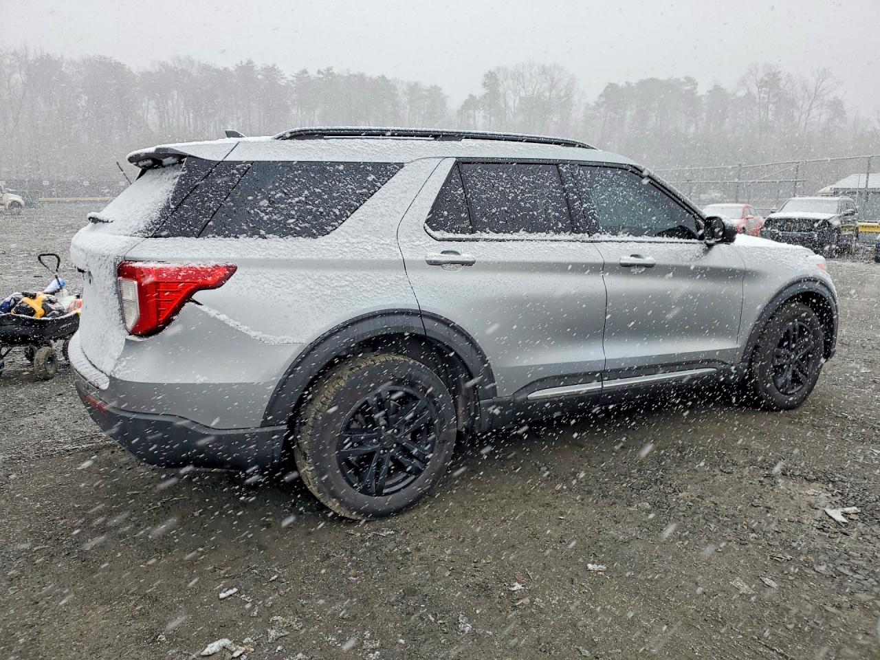 2021 FORD EXPLORER XLT photo 5
