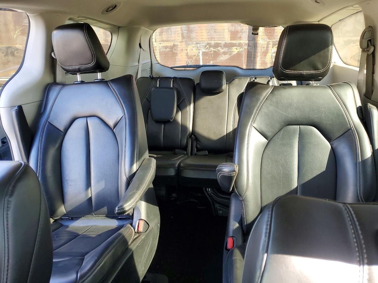 2023 CHRYSLER PACIFICA HYBRID TOURING L photo 19