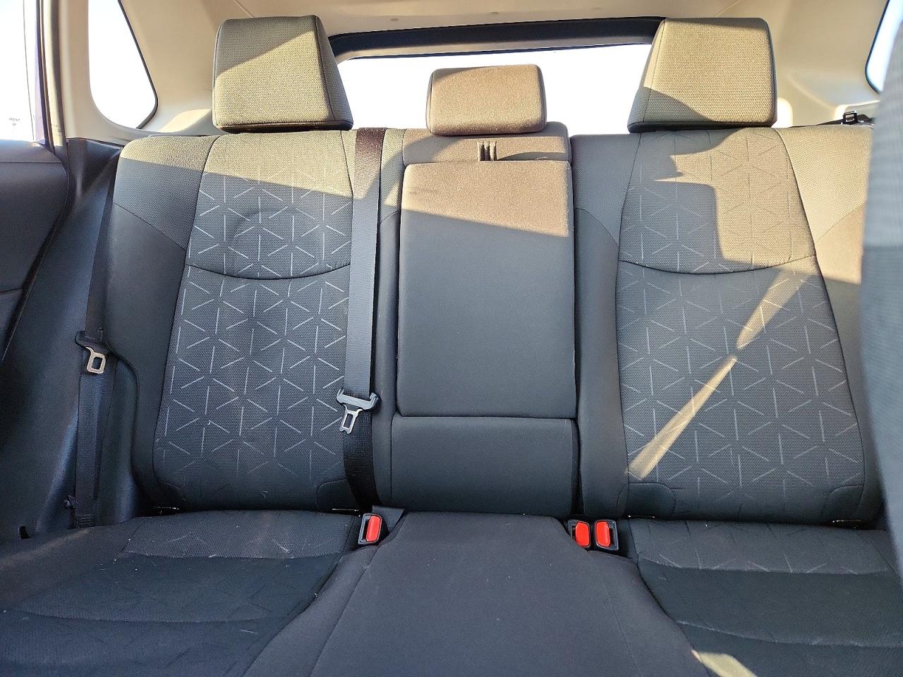 2025 TOYOTA RAV4 XLE photo 19