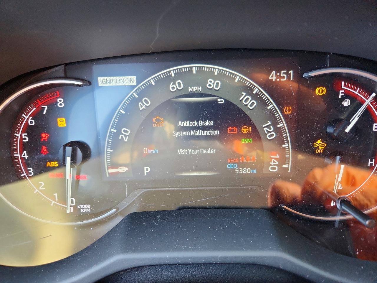 2025 TOYOTA RAV4 XLE photo 17