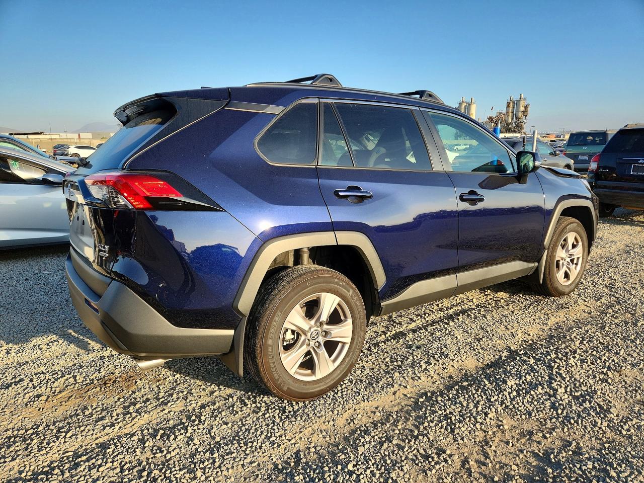 2025 TOYOTA RAV4 XLE photo 5