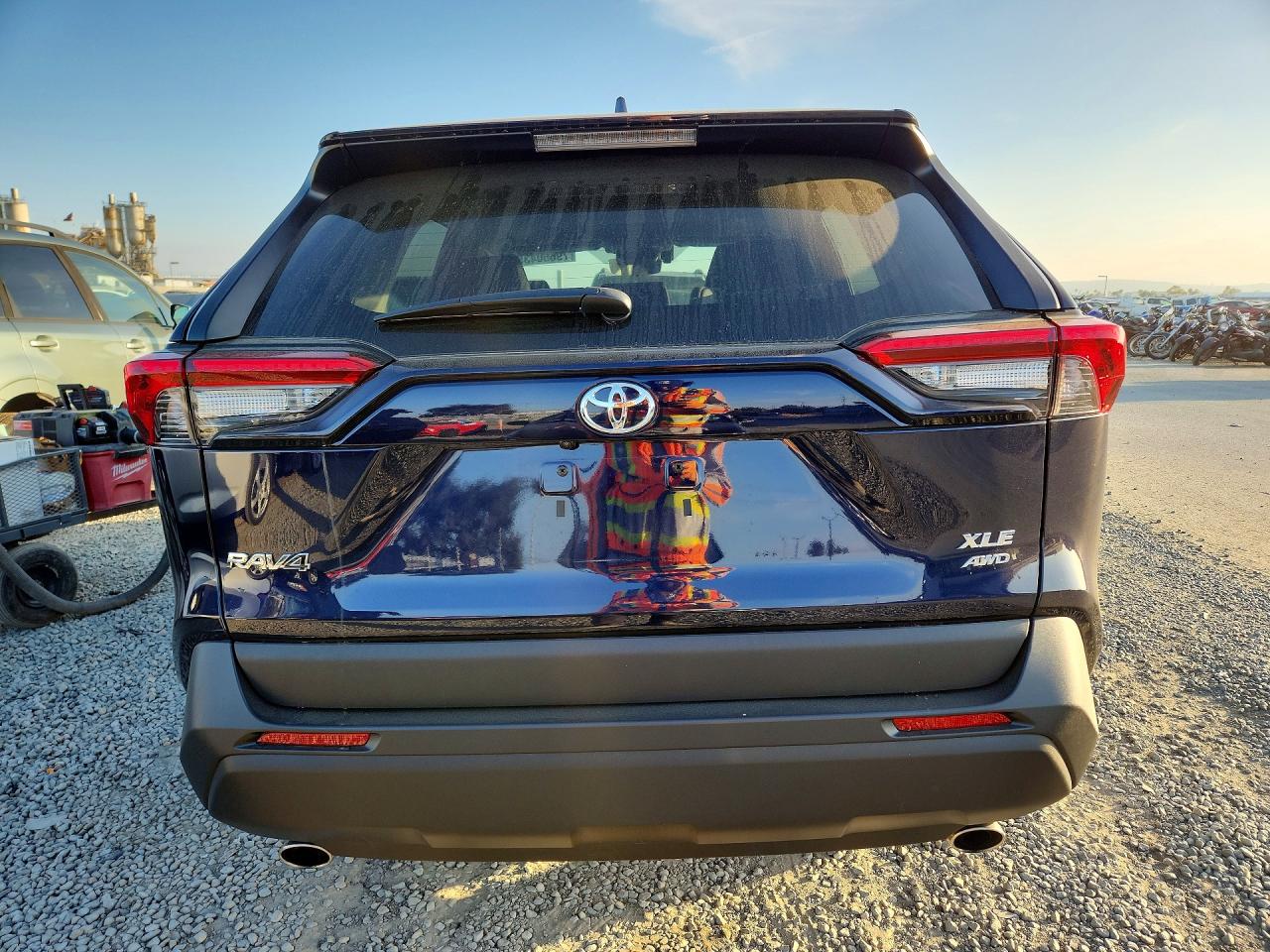 2025 TOYOTA RAV4 XLE photo 11