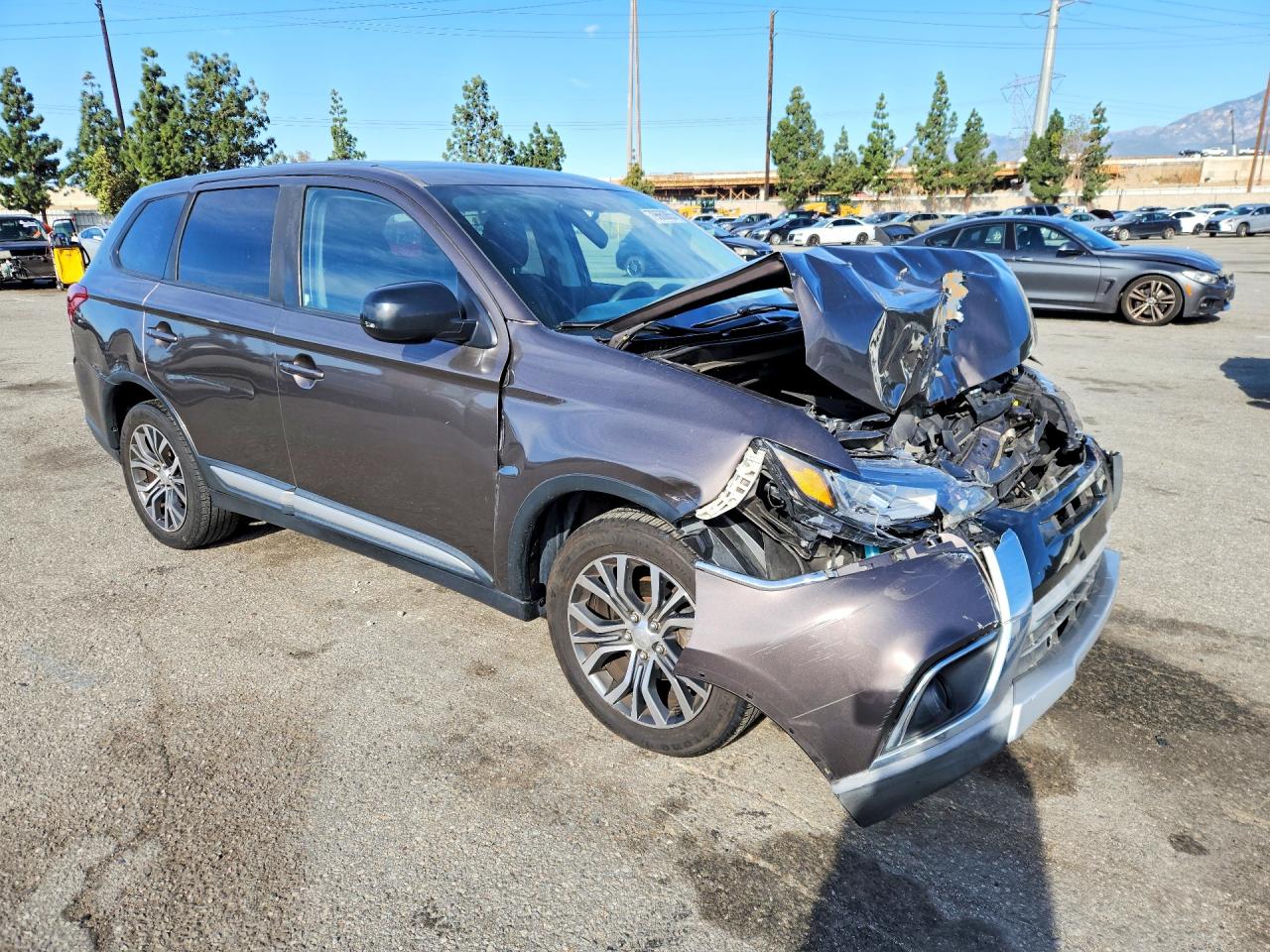 2018 MITSUBISHI OUTLANDER ES photo 4
