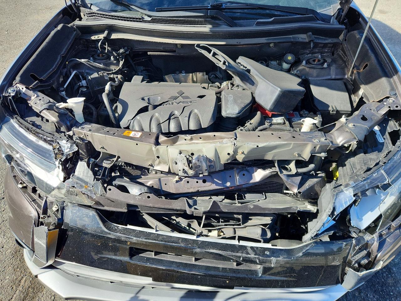2018 MITSUBISHI OUTLANDER ES photo 11