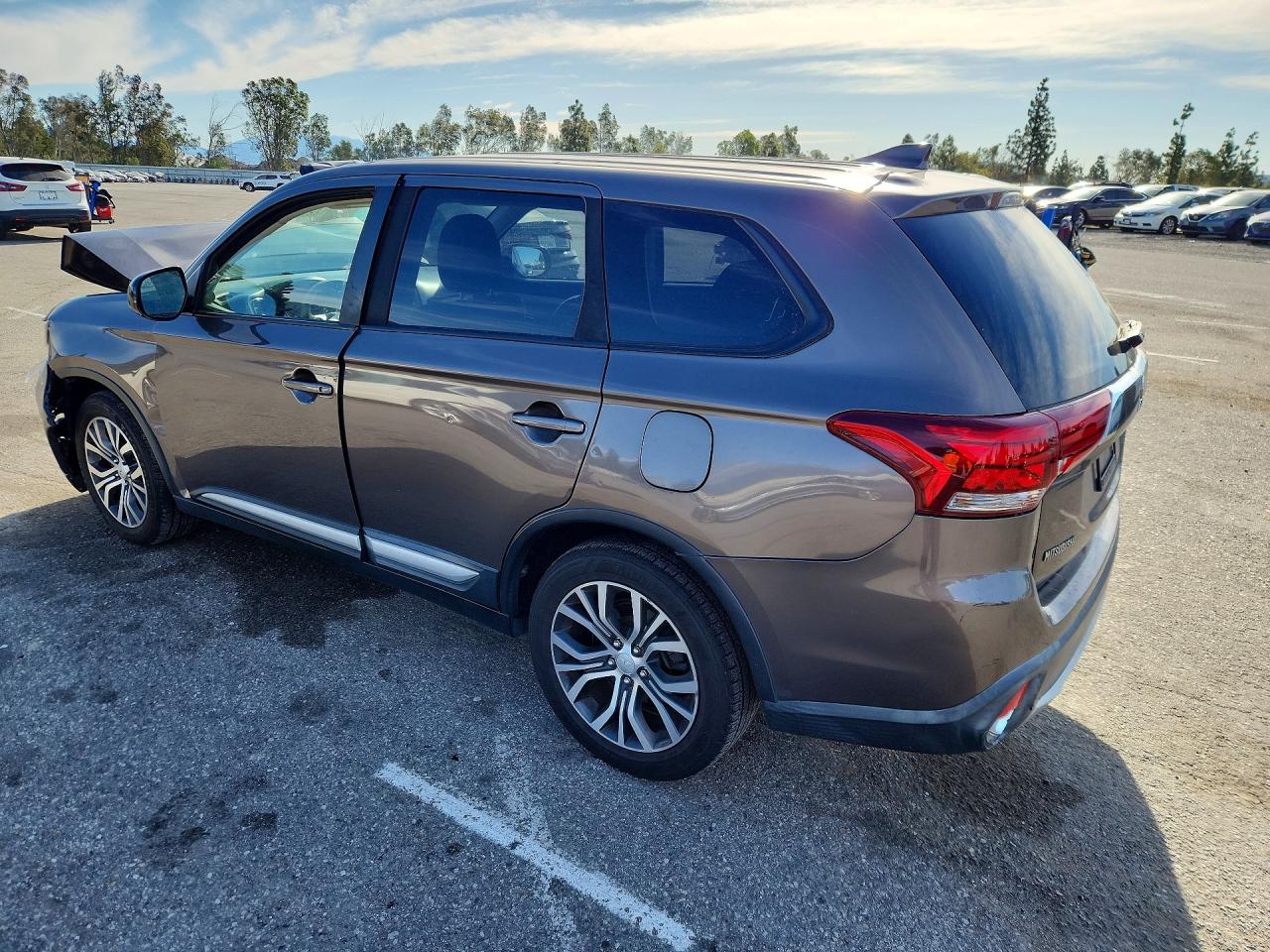 2018 MITSUBISHI OUTLANDER ES photo 2