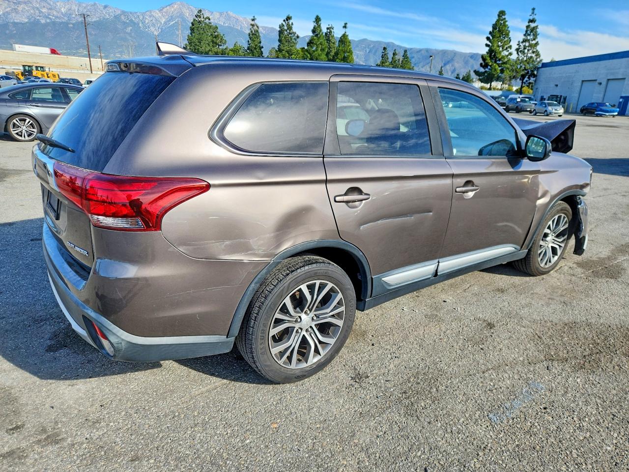 2018 MITSUBISHI OUTLANDER ES photo 3