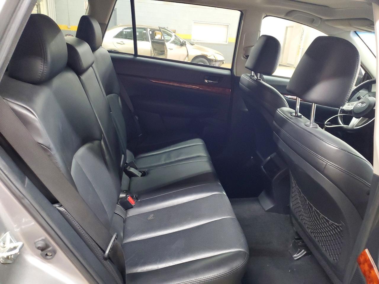 2010 SUBARU OUTBACK 3.6R LIMITED photo 10