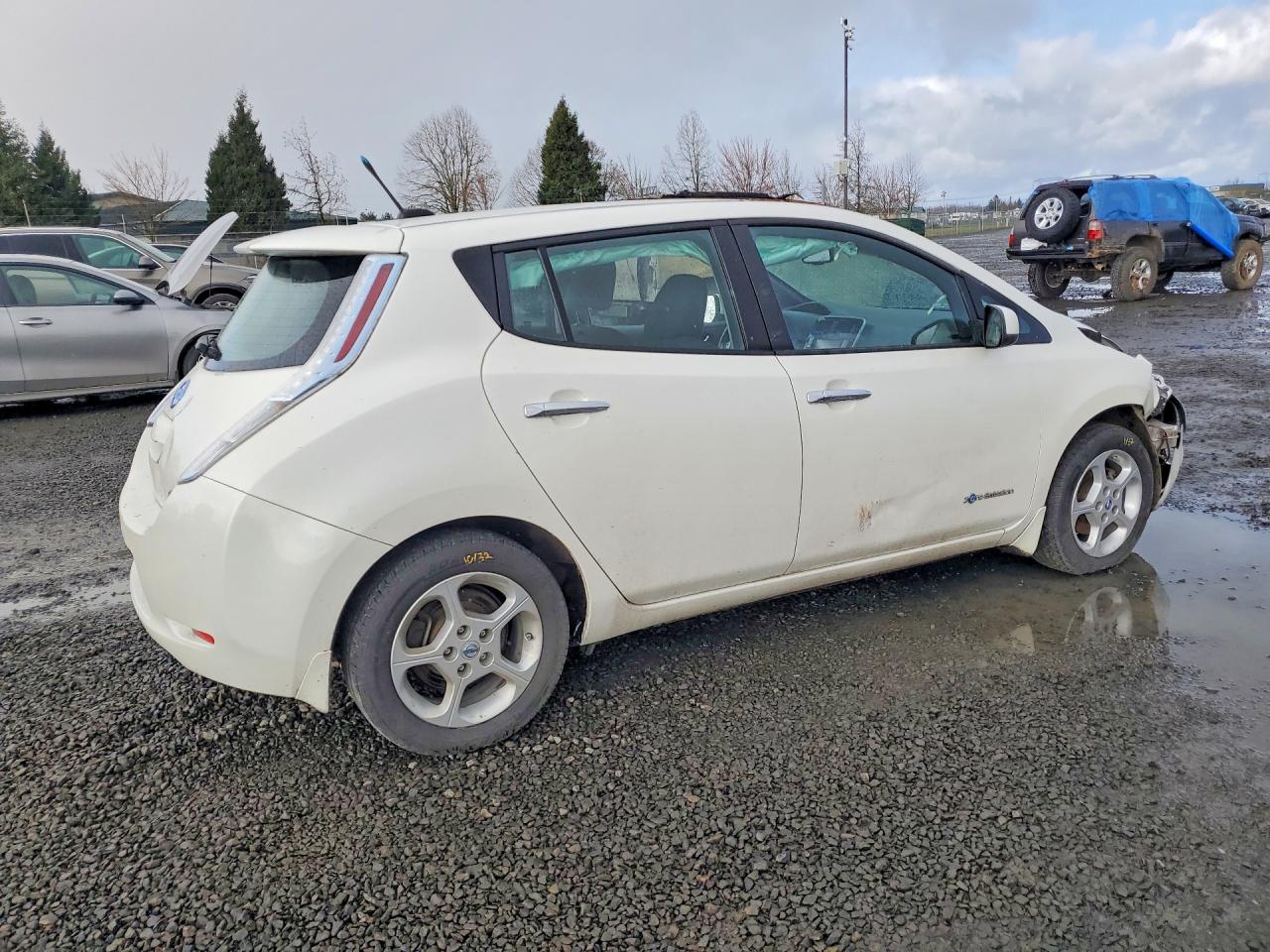 2013 NISSAN LEAF S photo 3