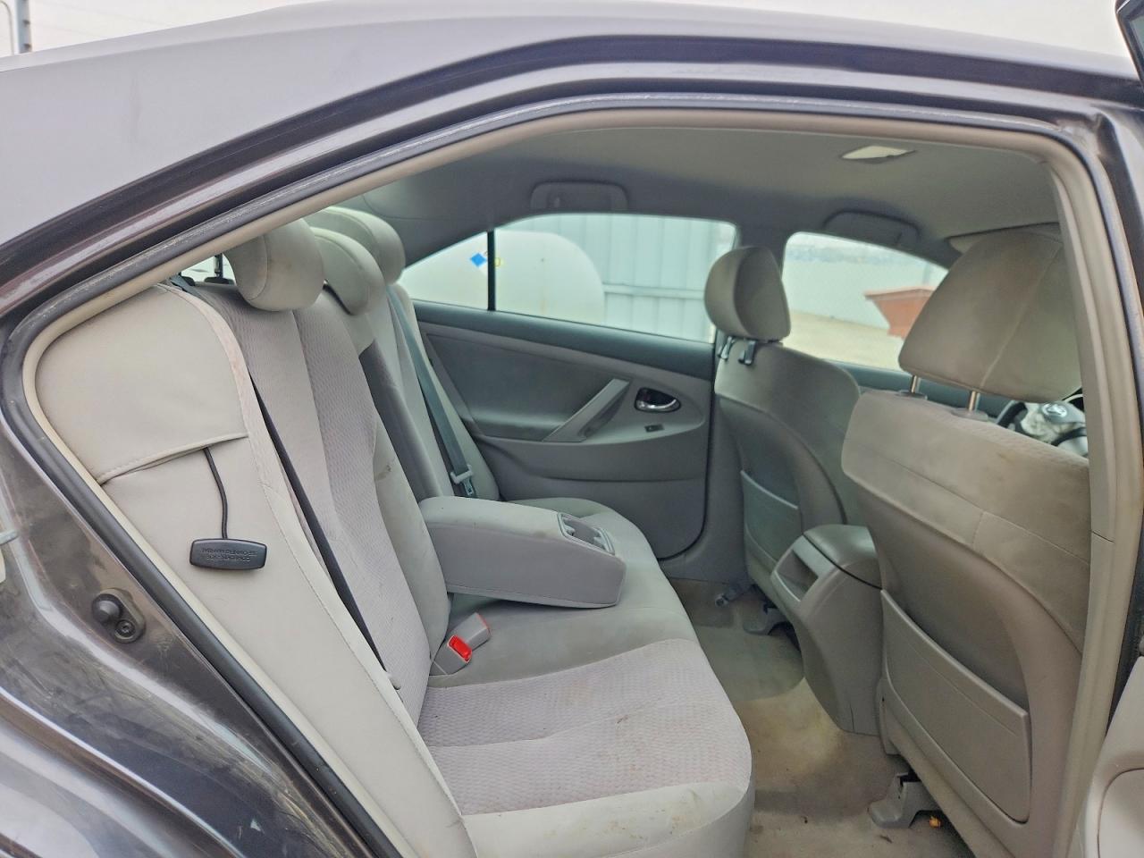 2011 TOYOTA CAMRY LE photo 19