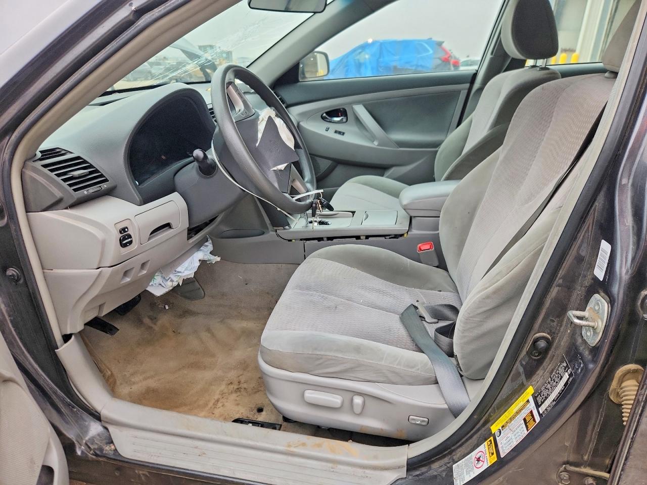 2011 TOYOTA CAMRY LE photo 13