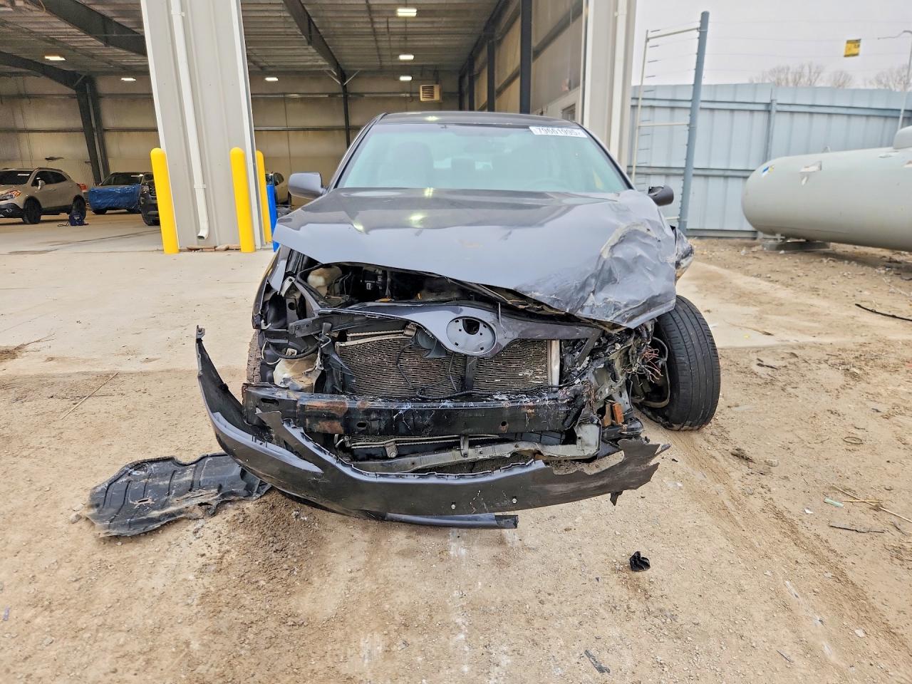 2011 TOYOTA CAMRY LE photo 9