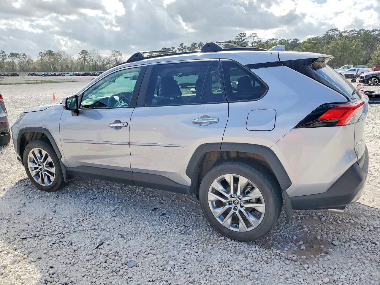 2024 TOYOTA RAV4 LIMITED photo 3
