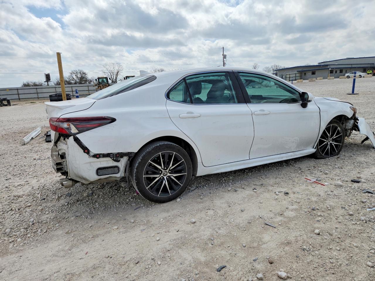 2023 TOYOTA CAMRY SE photo 5