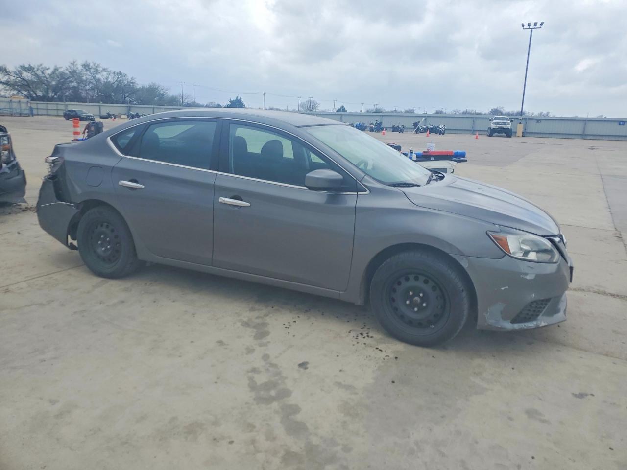 2016 NISSAN SENTRA S photo 4