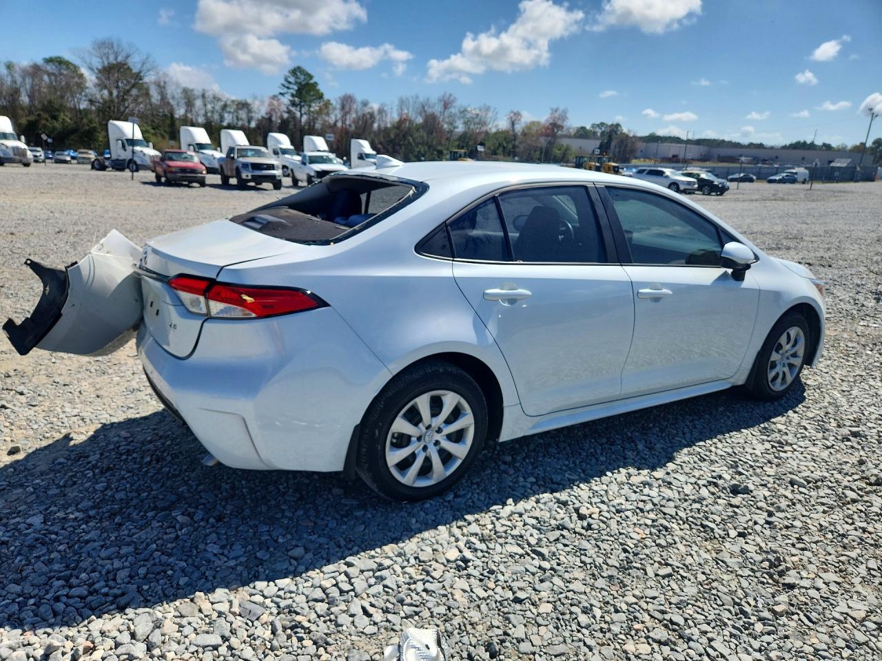2025 TOYOTA COROLLA LE photo 3