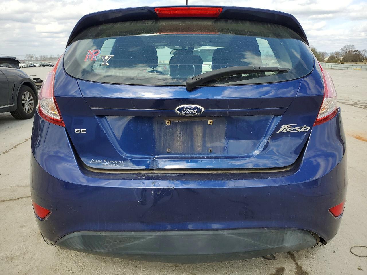 2016 FORD FIESTA SE photo 6