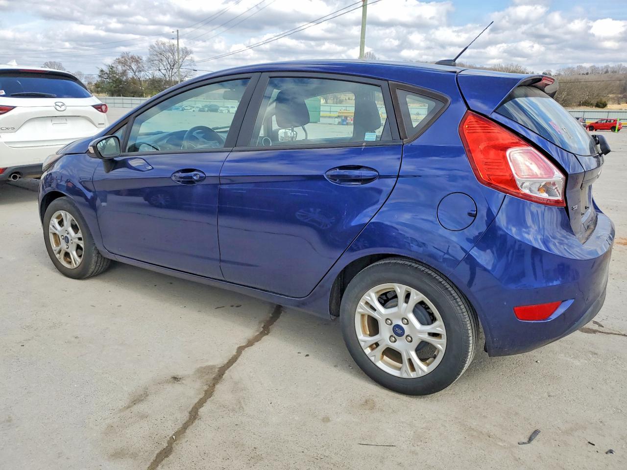 2016 FORD FIESTA SE photo 2