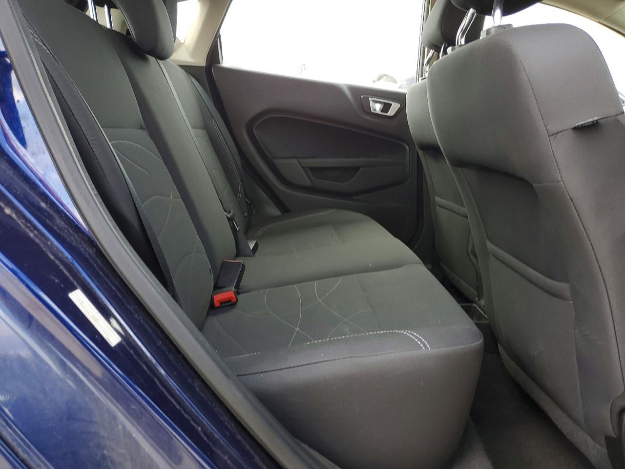 2016 FORD FIESTA SE photo 11