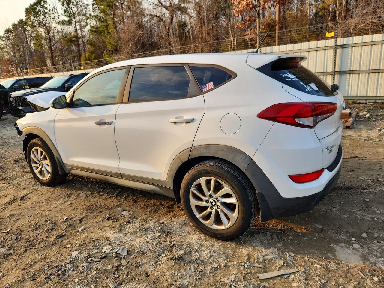 2016 HYUNDAI TUCSON SE photo 2