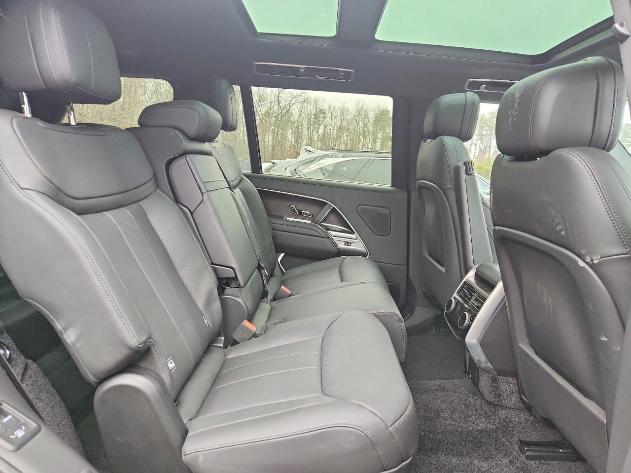 2025 LAND ROVER RANGE ROVER SE photo 21