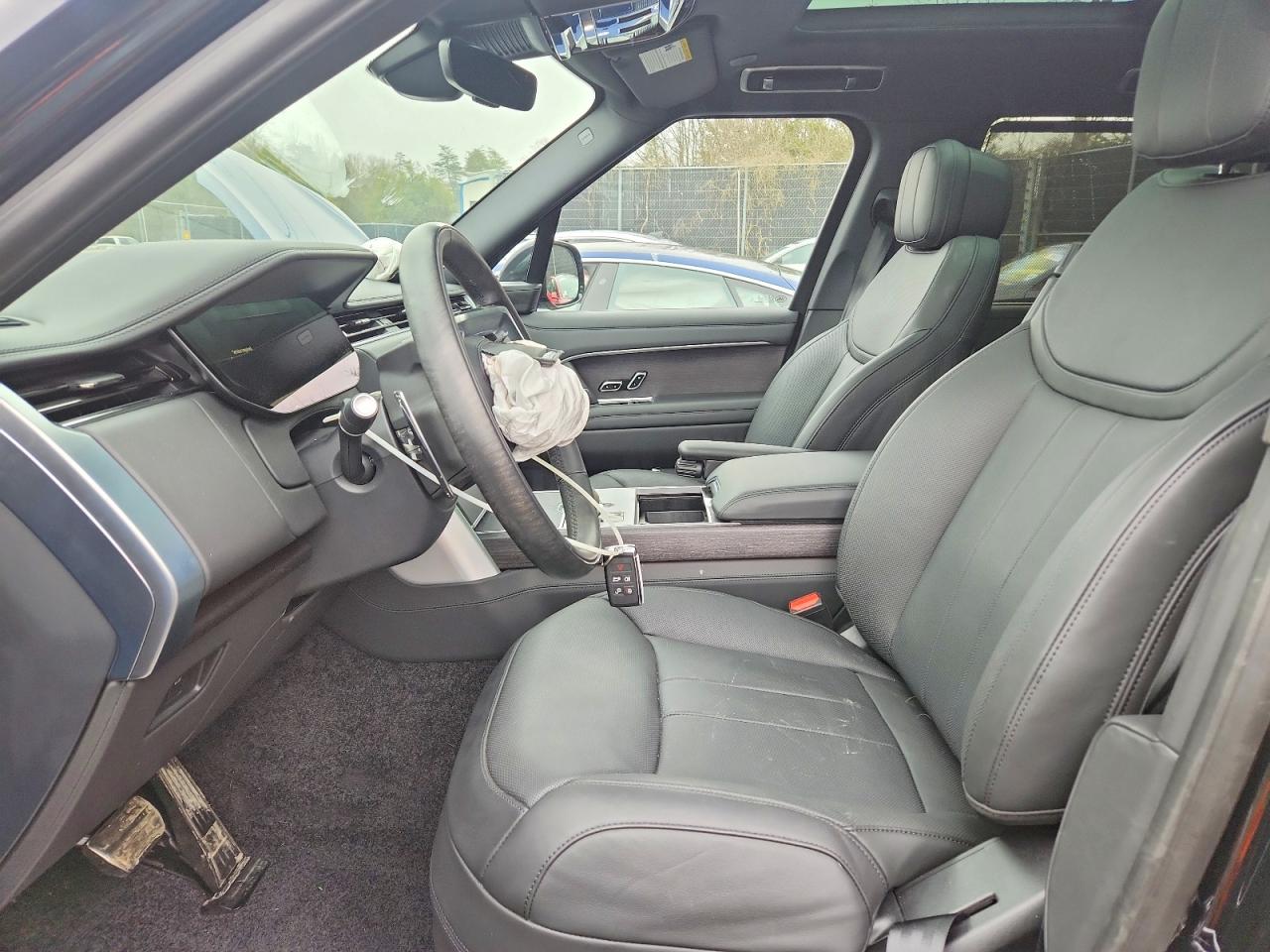 2025 LAND ROVER RANGE ROVER SE photo 13