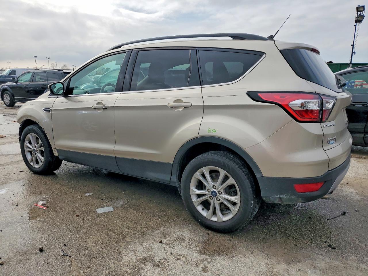 2018 FORD ESCAPE SE photo 2