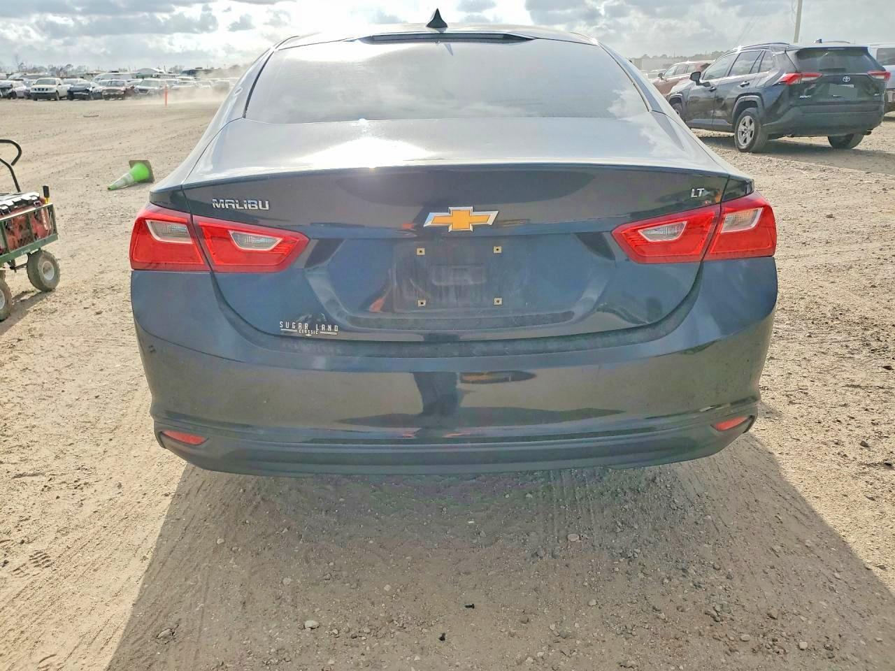2018 CHEVROLET MALIBU LT photo 11
