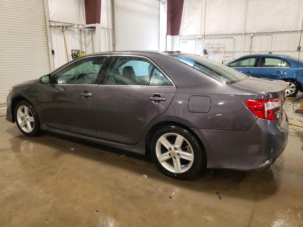 2012 TOYOTA CAMRY SE photo 3