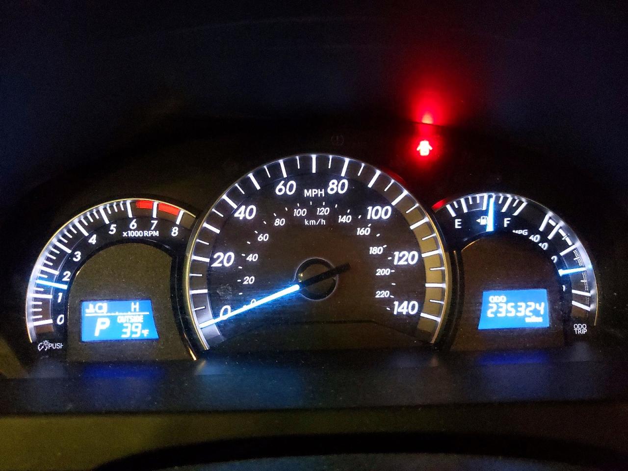 2012 TOYOTA CAMRY SE photo 17