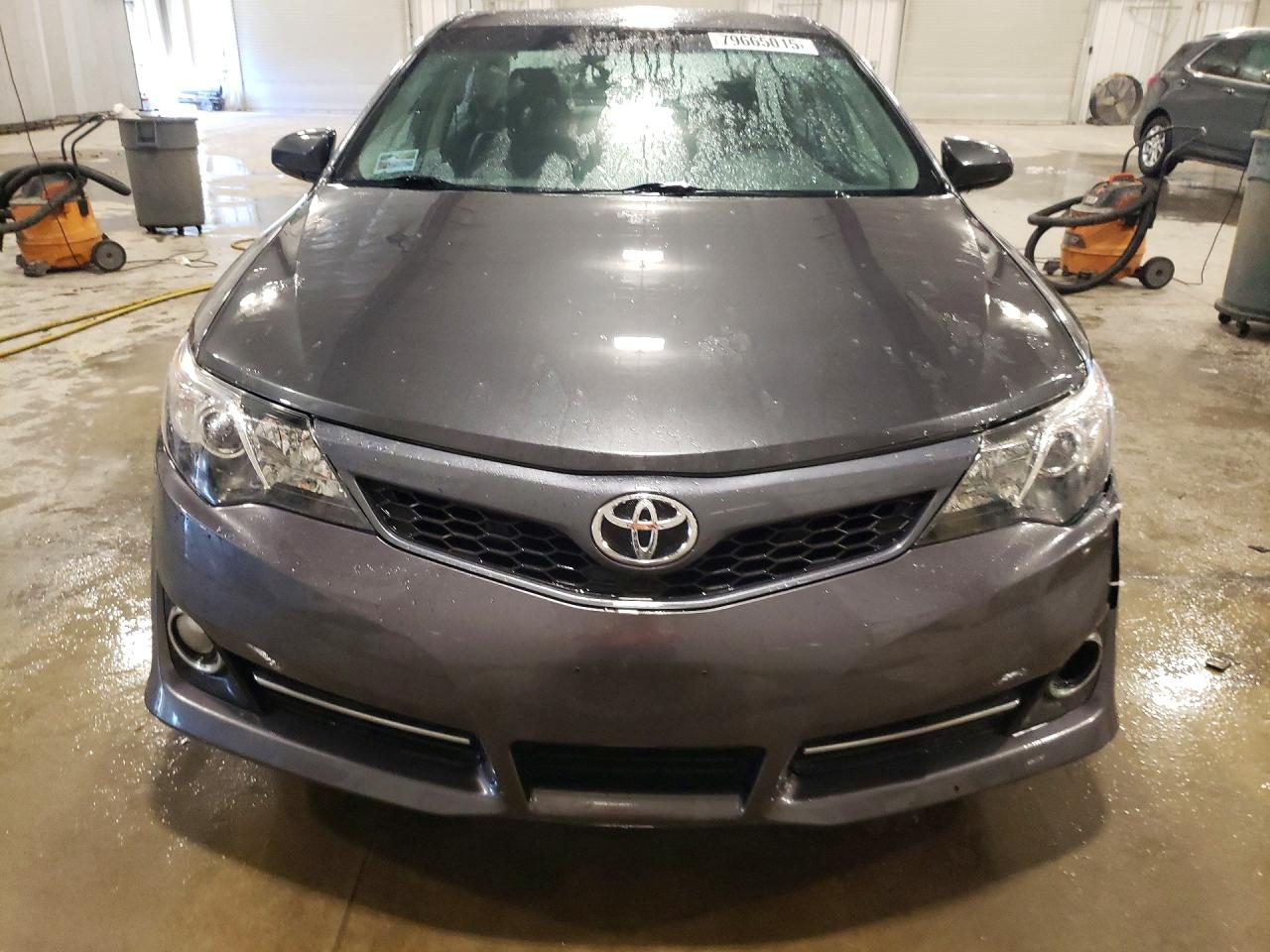 2012 TOYOTA CAMRY SE photo 9