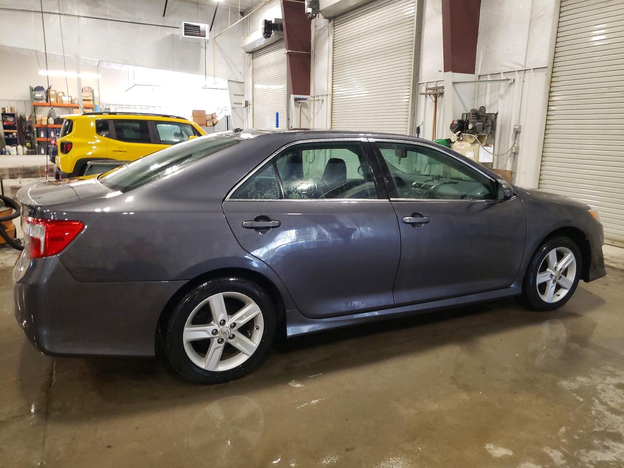 2012 TOYOTA CAMRY SE photo 5