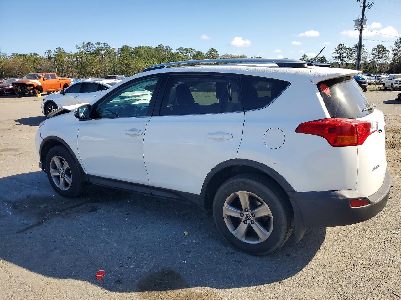 2015 TOYOTA RAV4 XLE photo 2