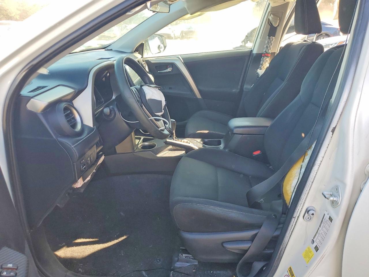 2015 TOYOTA RAV4 XLE photo 7