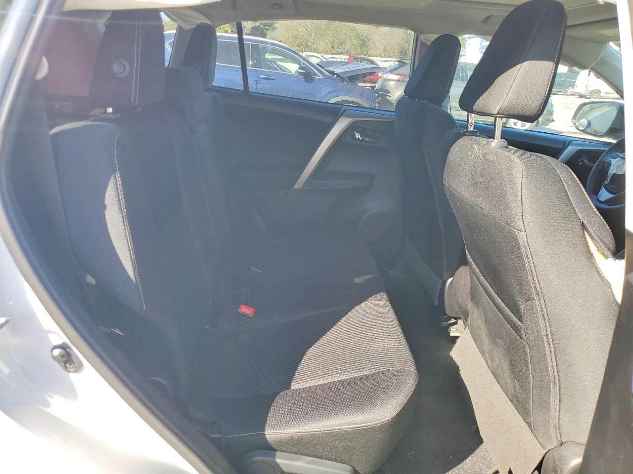 2015 TOYOTA RAV4 XLE photo 10
