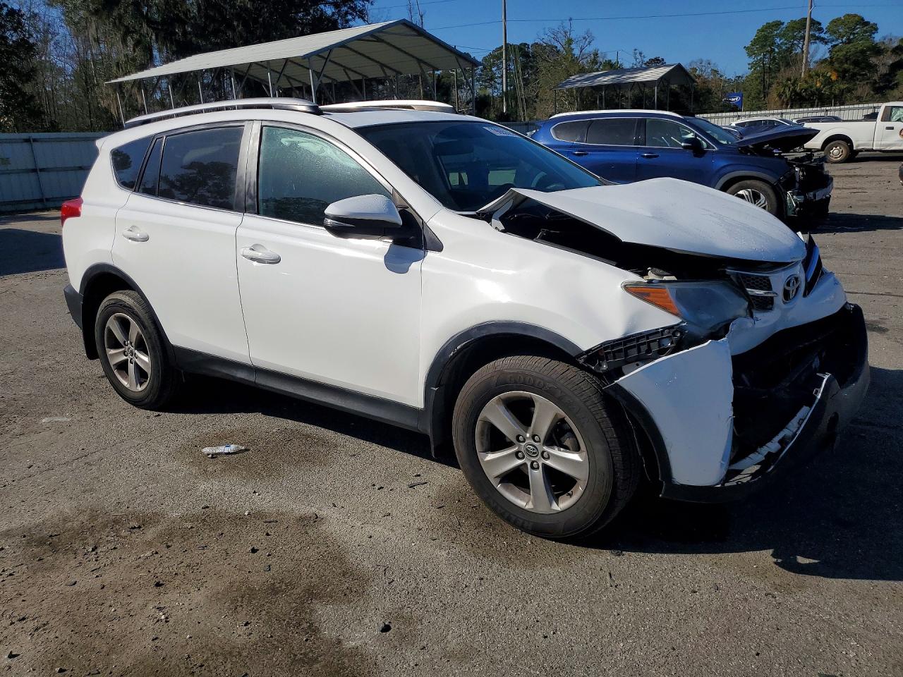 2015 TOYOTA RAV4 XLE photo 4