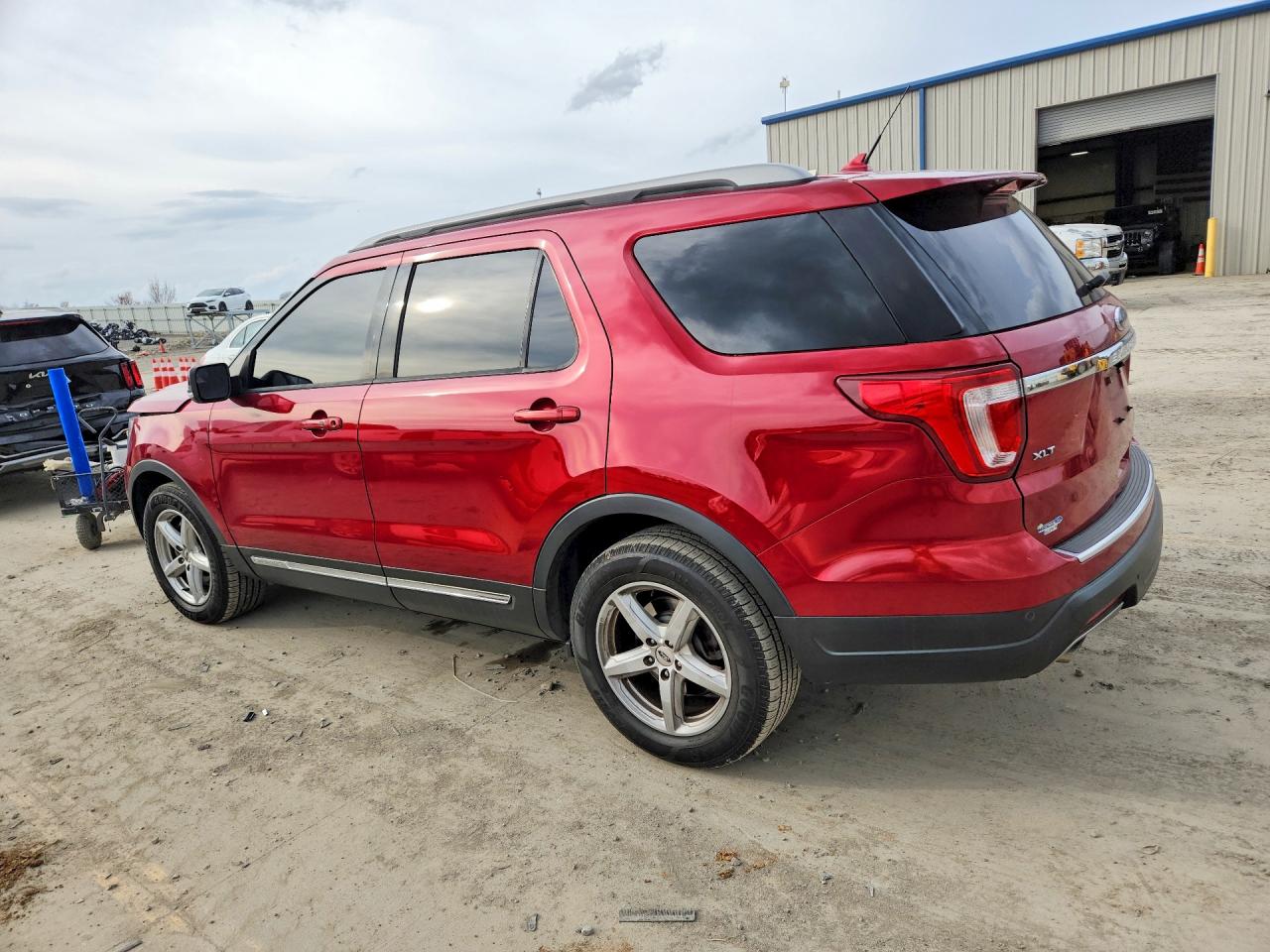 2018 FORD EXPLORER XLT photo 2