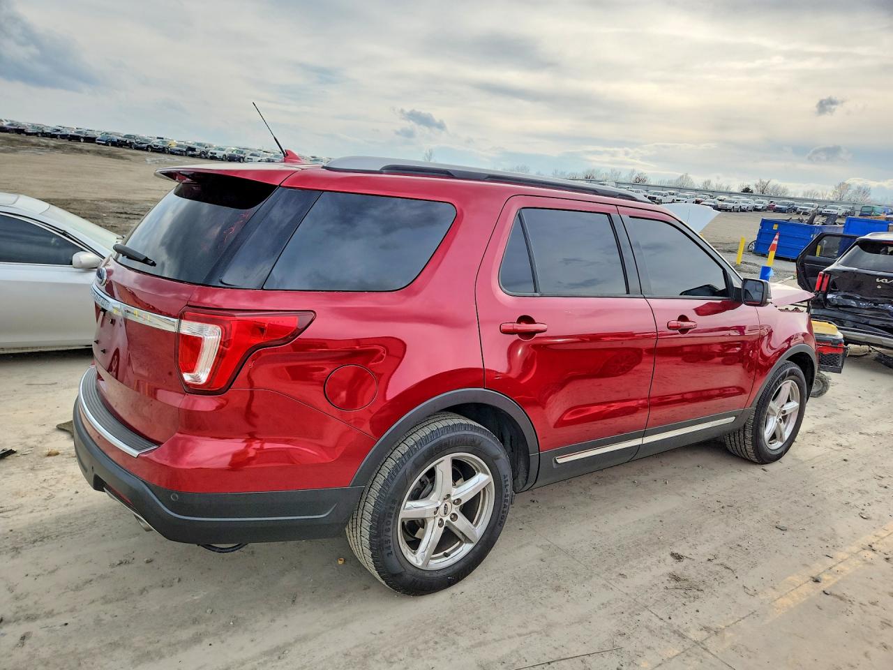 2018 FORD EXPLORER XLT photo 3