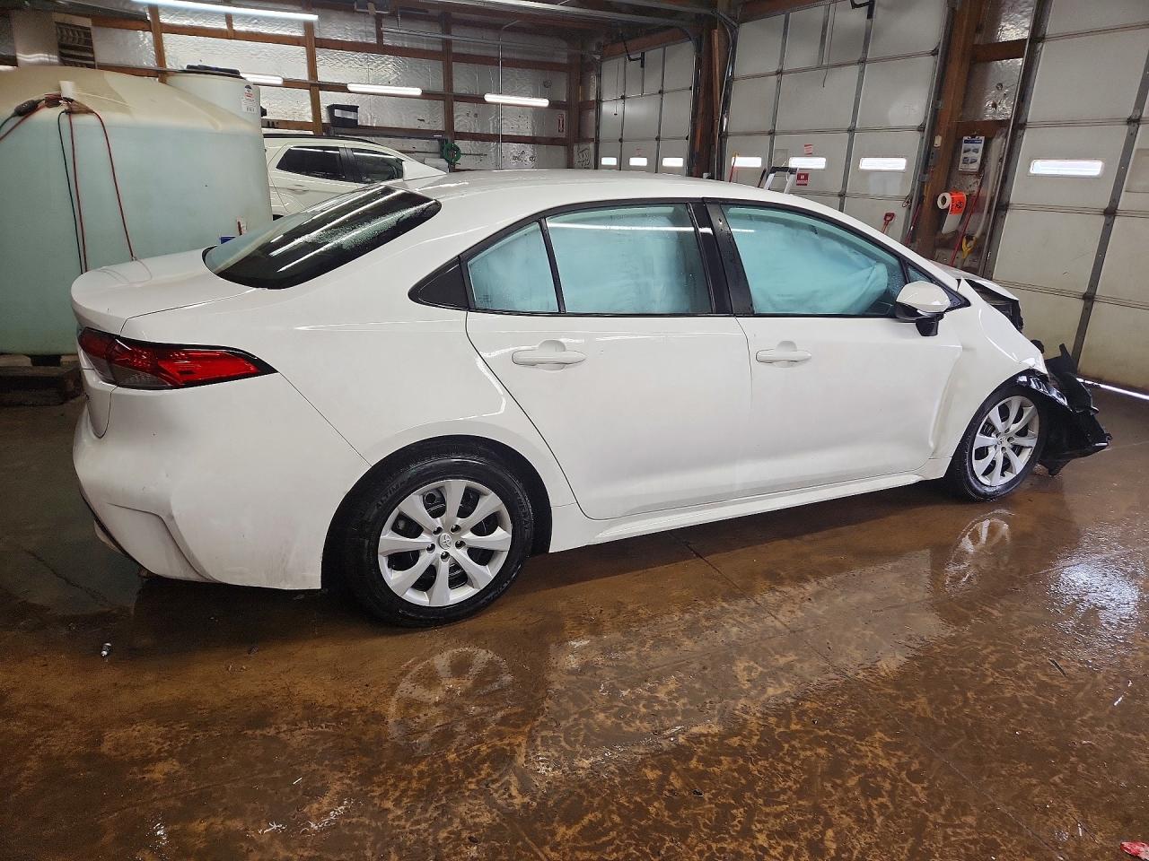 2021 TOYOTA COROLLA LE photo 3