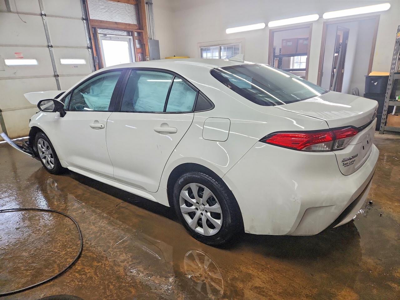 2021 TOYOTA COROLLA LE photo 2