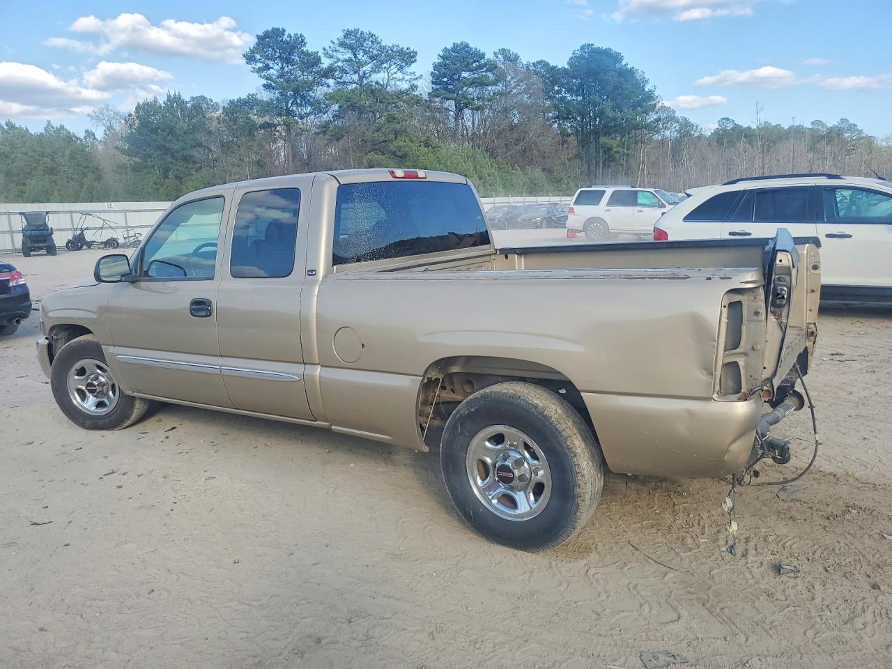 2004 GMC NEW SIERRA C1500 photo 2