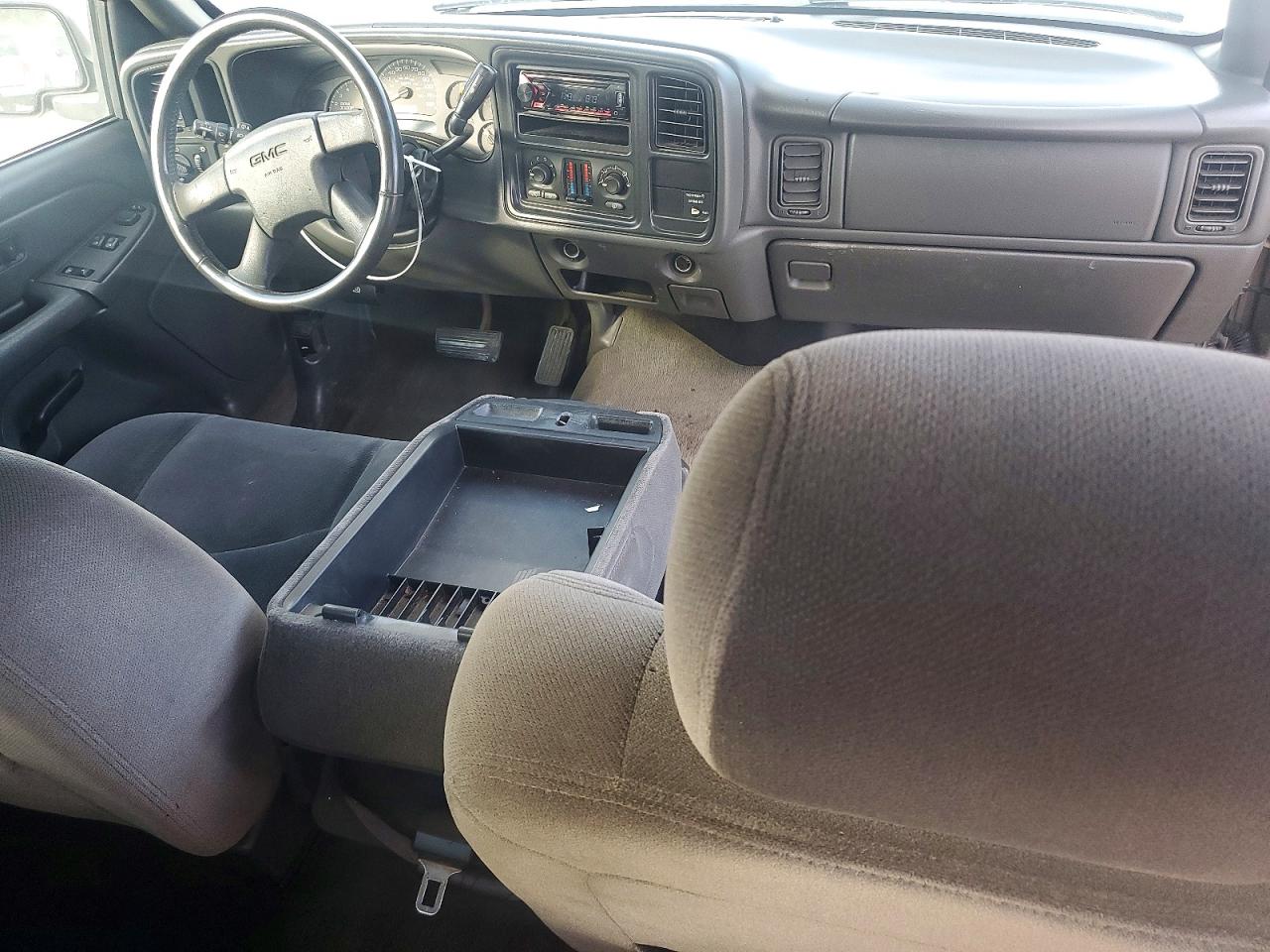 2004 GMC NEW SIERRA C1500 photo 8