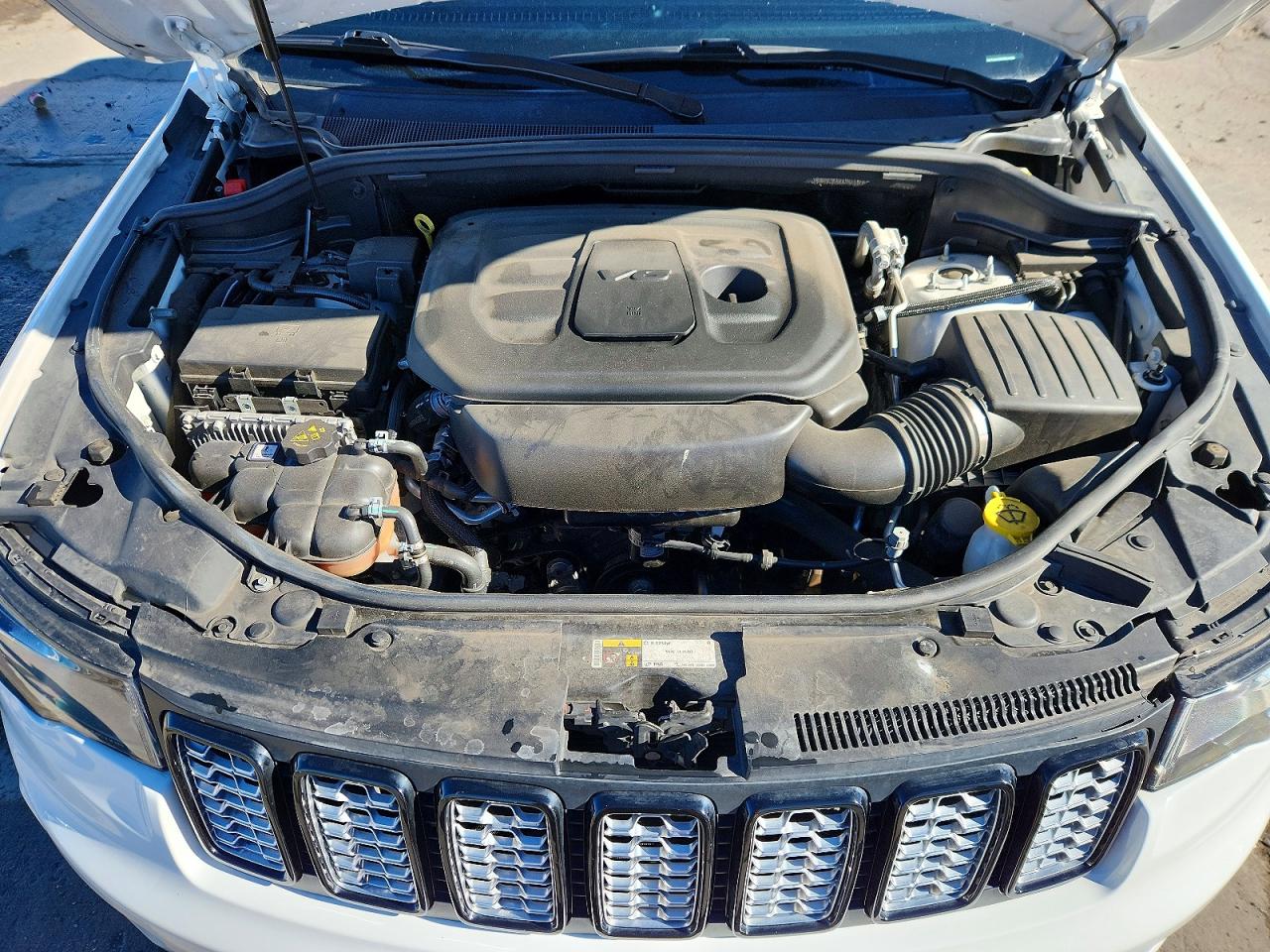 2020 JEEP GRAND CHEROKEE LAREDO photo 34
