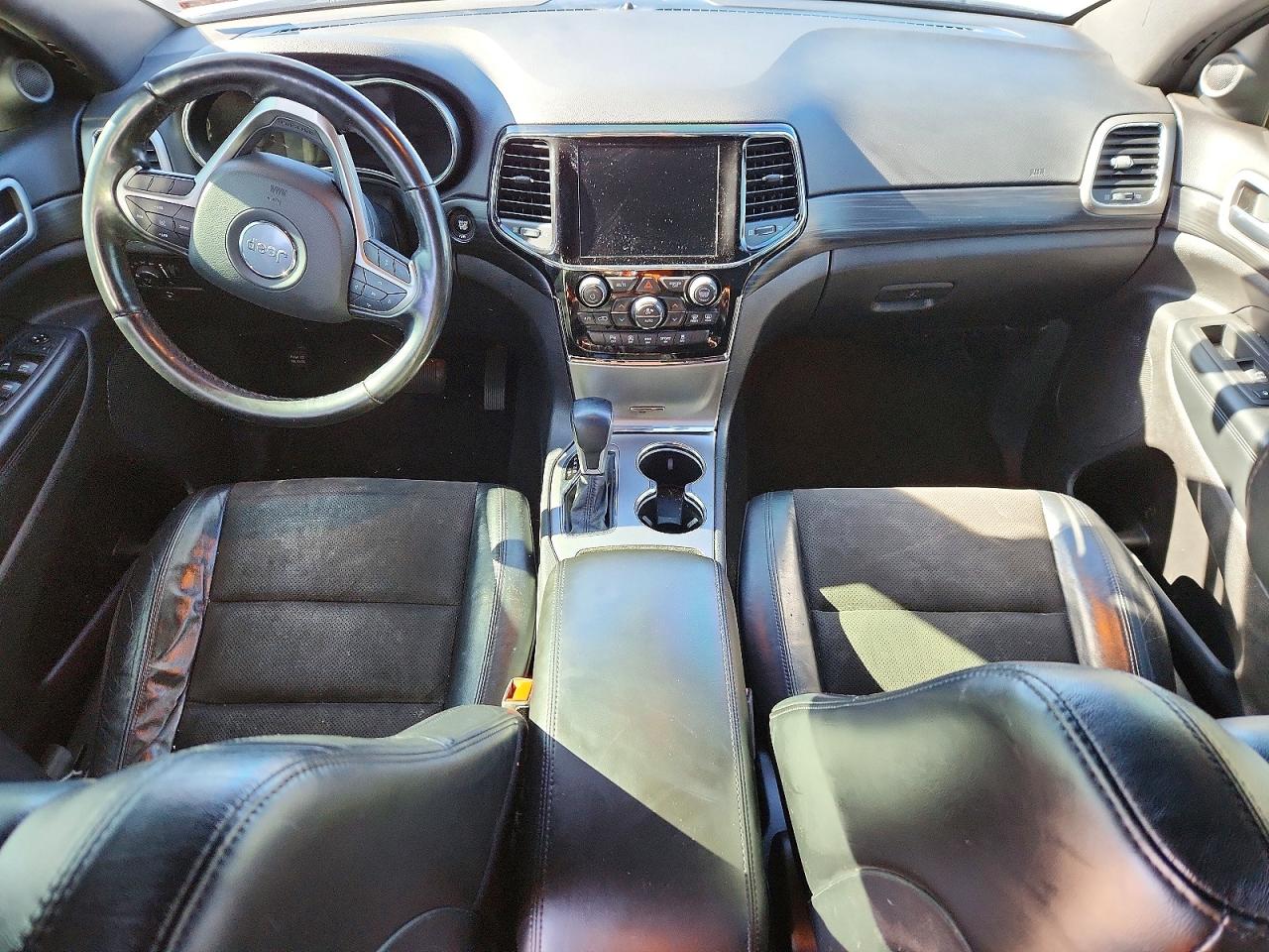 2020 JEEP GRAND CHEROKEE LAREDO photo 22