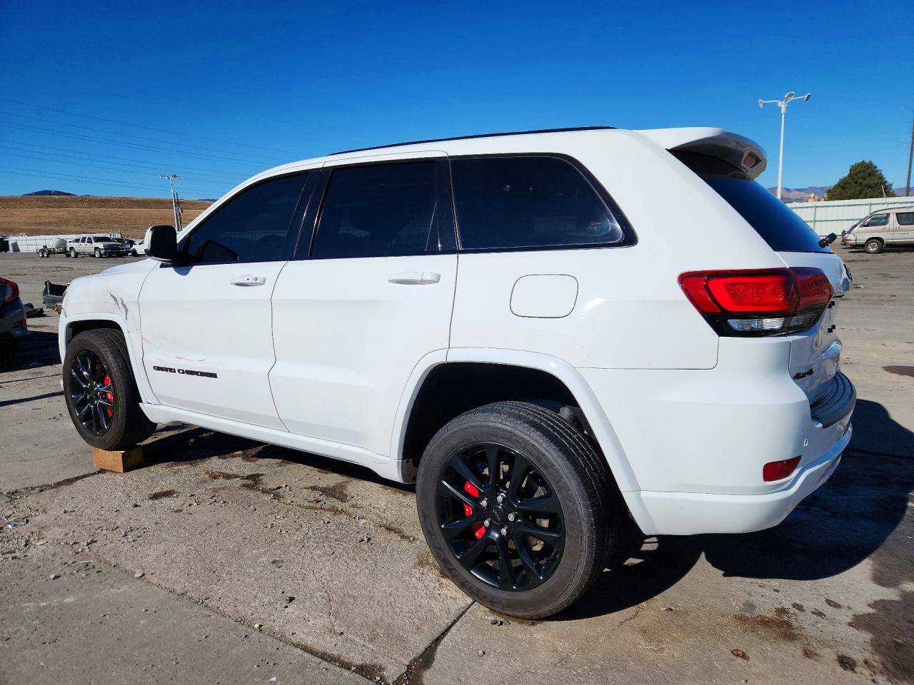2020 JEEP GRAND CHEROKEE LAREDO photo 4