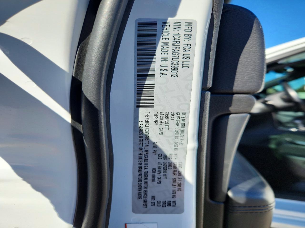2020 JEEP GRAND CHEROKEE LAREDO photo 37